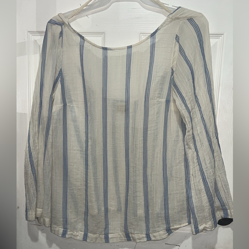 Lightweight blue/white striped long flared sleeve top  Size M #boho #striped